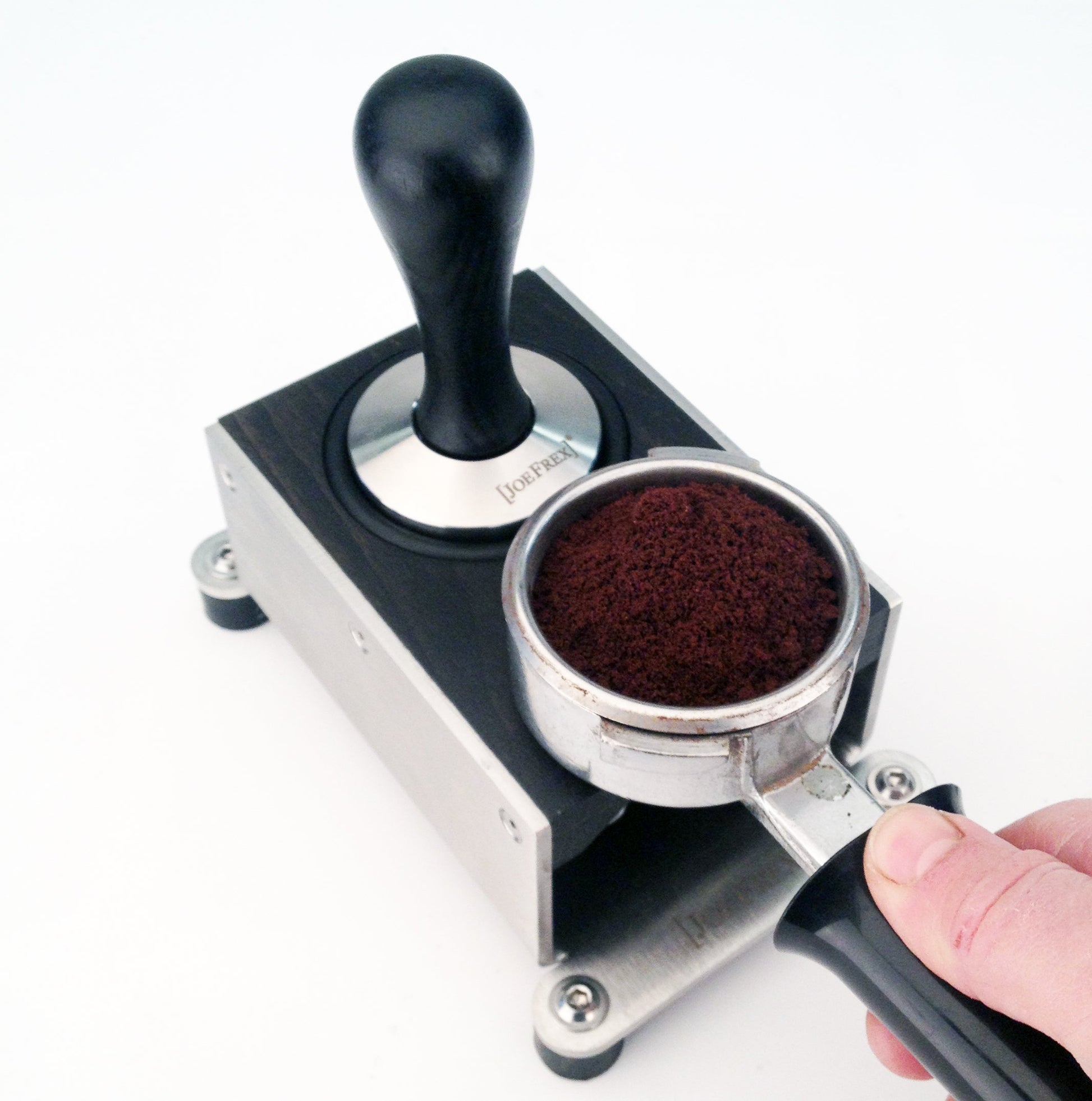 JoeFrex_Tamping_Station_Exclusive_3einsatz_mit_tamper